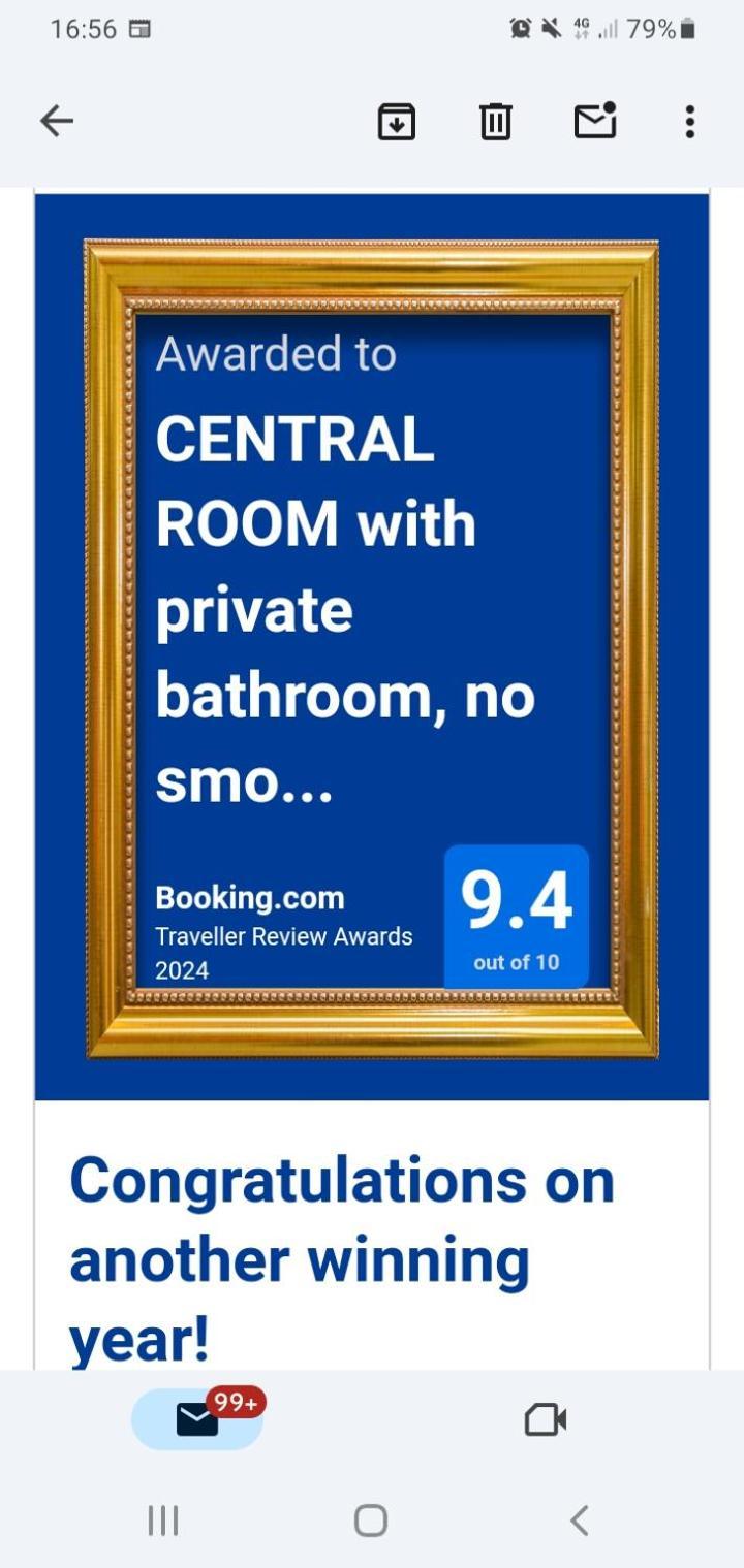 Central Room With Private Bathroom, No Smoking パラーウ エクステリア 写真