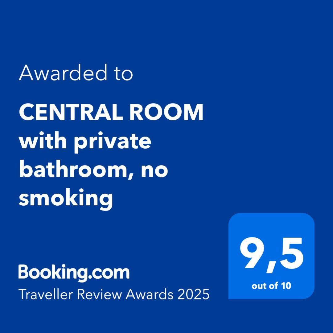 Central Room With Private Bathroom, No Smoking パラーウ エクステリア 写真